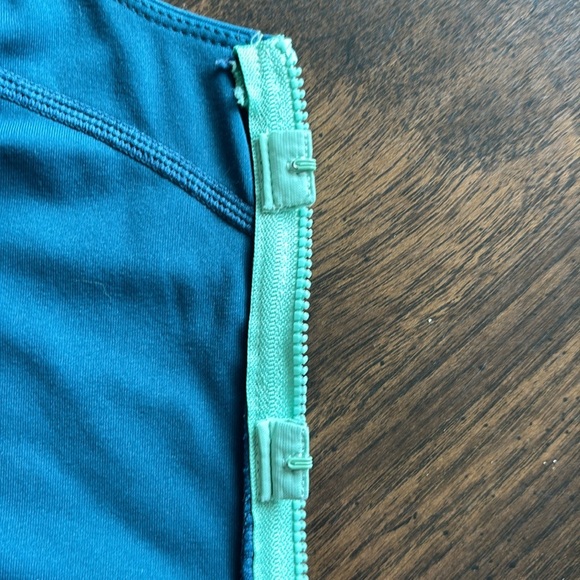 Fabletics No-Bounce Sports Bra Zip-Up Size Medium Green High Impact - Picture 7 of 11
